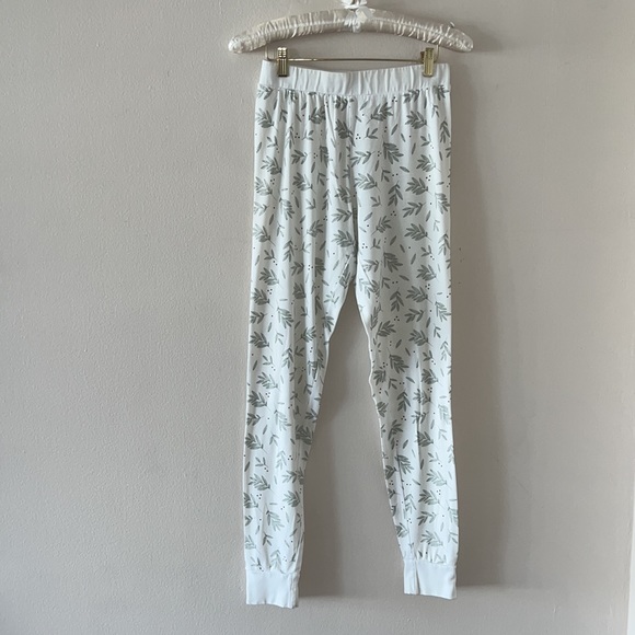 Petit Lem Holiday Pajama Set Size M Laurel Leaf Berry Print Organic Cotton - Picture 2 of 14